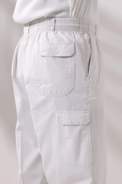 Erkaklar uchun och krem rangi qulay keng qirrali, yon tomoni cho’ntakli, bel qismi rezinali kargo hajj va umra shimlari - 4