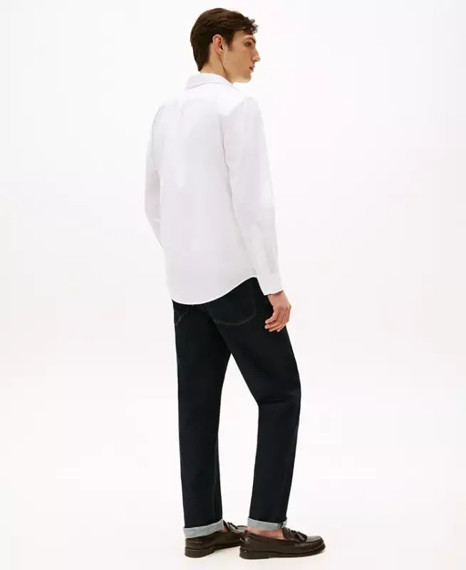 Erkaklar uchun oddiy kesimli, choʻziluvchan poplinli tugmali koʻylak — oq rang - 4