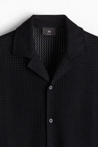 Erkaklar uchun oddiy o'lchamli, to'qimalangan triko yaxalı ko'ylak. - H&M (1)
