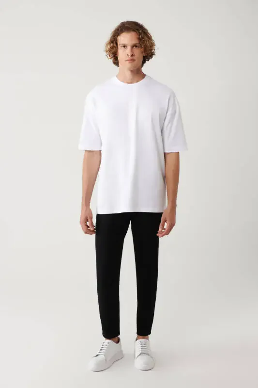 Erkaklar uchun oq rangli futbolka, yumaloq yoqali, bosib chiqarilgan, keng kesimli A41y1325 - 5