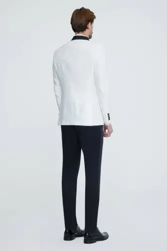 Erkaklar uchun oq rangli Slim Fit shal yoqali naqshli to'y kostyumi - 5