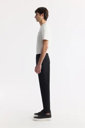Erkaklar uchun qora Nora Slim Fit Chino shimlari, yon bel qismi elastik va gofrilangan mato bilan B003033 - AVVA (1)