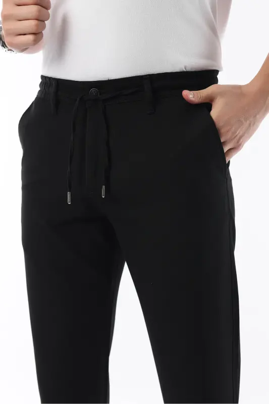 Erkaklar uchun qora rangli, bel qismi elastikli, cho'ziluvchan likradan tikilgan slimfit mato pantolon - 3