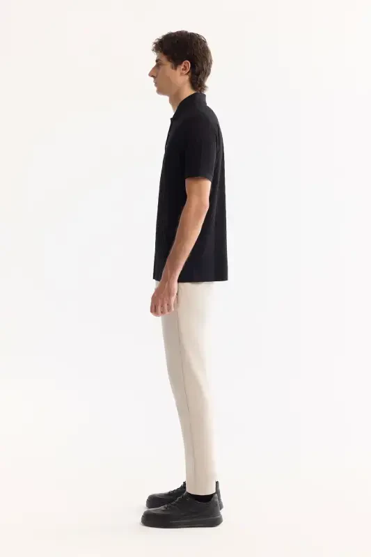 Erkaklar uchun qora rangli polo yoqali jakkardli futbolka - 3