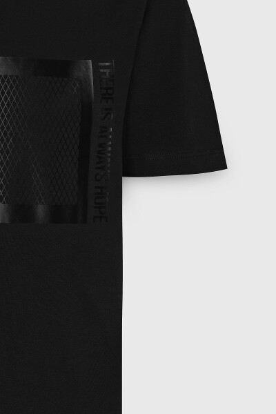 Erkaklar uchun qora rangli slim fit tor kesimli bisiklet yoqali paxta matodan bosilgan futbolka - 8