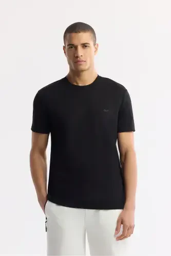 Erkaklar uchun qora rangli T-shirt, dumaloq yoqa, orqa va ko'krak qismida logo bosib chiqarilgan, Regular Fit B001040 - 1