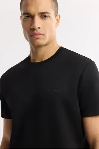 Erkaklar uchun qora rangli T-shirt, dumaloq yoqa, orqa va ko'krak qismida logo bosib chiqarilgan, Regular Fit B001040 - AVVA (1)