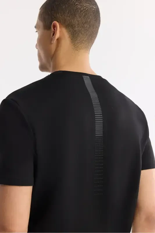 Erkaklar uchun qora rangli T-shirt, dumaloq yoqa, orqa va ko'krak qismida logo bosib chiqarilgan, Regular Fit B001040 - 3