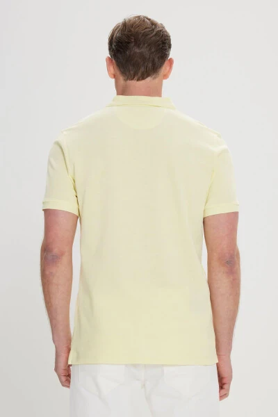 Erkaklar uchun sariq, ingichka, tor kesimli, polo yoqali, 100% paxtadan qisqa yengli futbolka. - 4