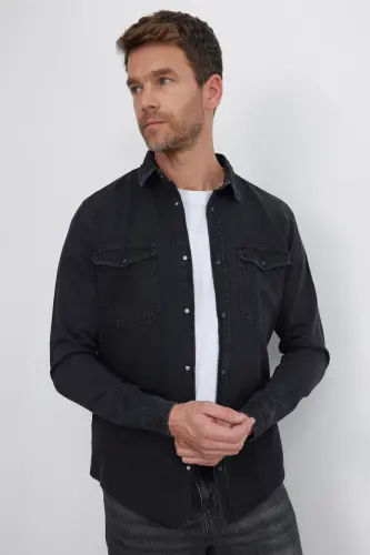 Erkaklar uchun slim fit uzun yengli denim ko'ylagi, ikkita cho'ntagi va tugmachalar bilan, qora rangda - TUDORS (1)