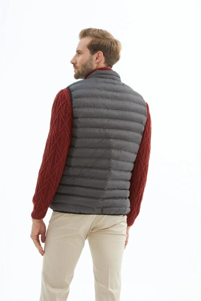 Erkaklar uchun standart kesimdagi puflama yelek Antrasit - 12