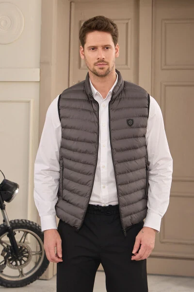 Erkaklar uchun standart kesimdagi shishiriladigan yelek Antrasit rangi - 11
