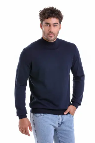 Erkaklar uchun to‘q ko‘k rangli, regular fit, 100% paxtadan tayyorlangan, yarim bo‘yinli trikotaj sviter - To‘q ko‘k - HATEMOĞLU (1)