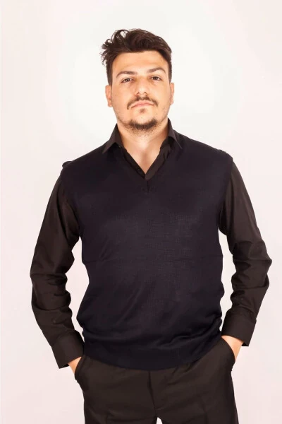 Erkaklar uchun V bo'yinli jun to'qima qora ingichka trikotaj sviter - NACAR ÇARŞI