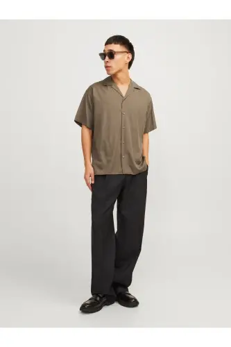 Erkaklar uchun V bo'yinli ko'ylak JPRCCAARON RESORT SHIRT S/S LN 12251027 - JACK & JONES (1)