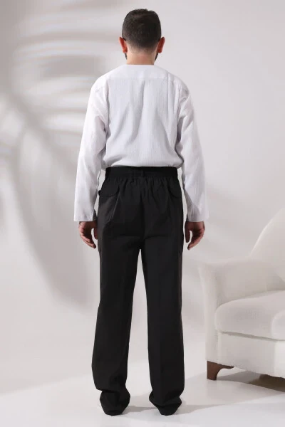 Erkaklar uchun yon tomonli cho'ntakli, bel qismi elastik va erkin kesimli qora kargo shimlar - 7