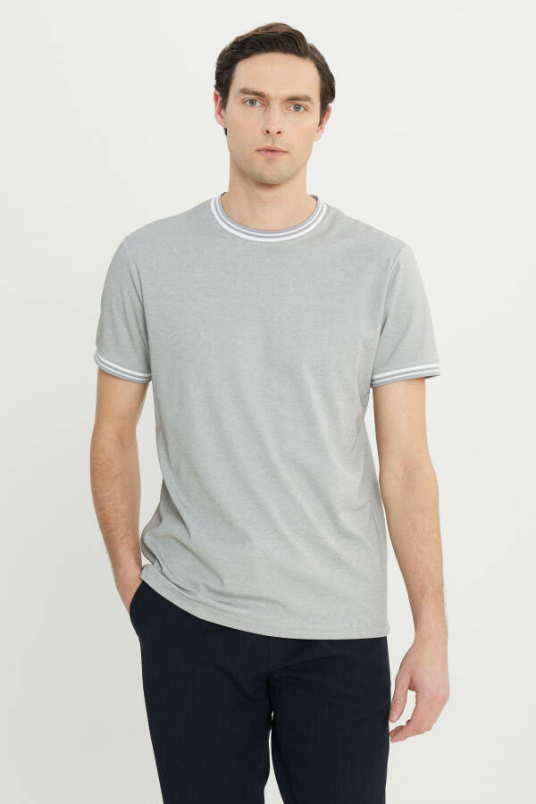 Erkek Açık Gri Pamuklu Slim Fit Dar Kesim Bisiklet Yaka Tişört-Açık Gri - 1