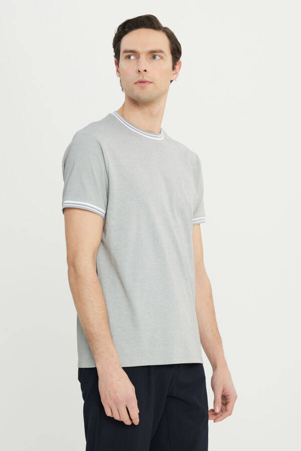 Erkek Açık Gri Pamuklu Slim Fit Dar Kesim Bisiklet Yaka Tişört-Açık Gri - 3