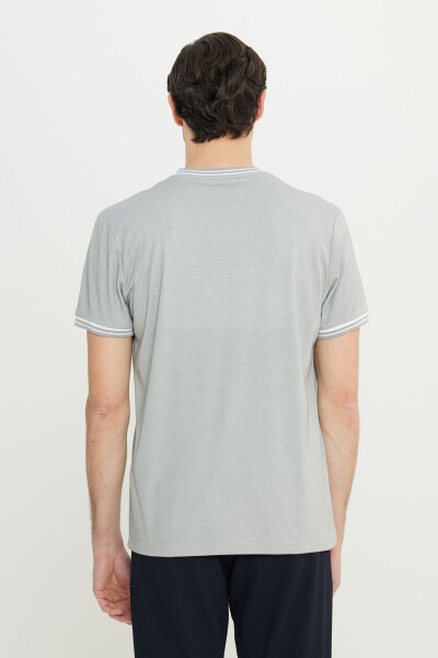 Erkek Açık Gri Pamuklu Slim Fit Dar Kesim Bisiklet Yaka Tişört-Açık Gri - 5
