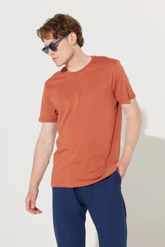 Erkek Açık Kahve Slim Fit Dar Kesim %100 Pamuk Bisiklet Yaka Basic Tişört-Kahverengi - 4