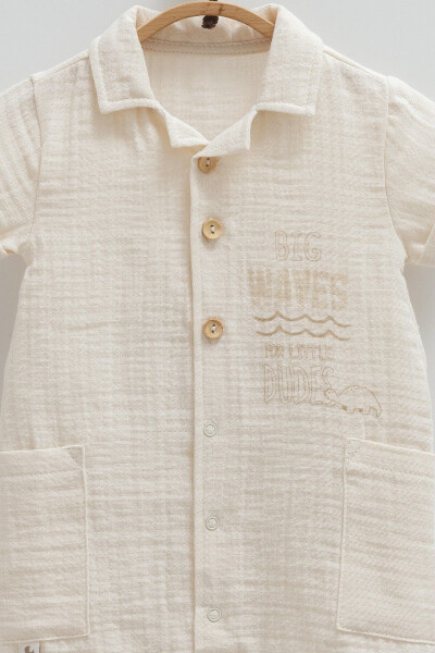 %100 PAMUK MÜSLİN KUMAŞ ERKEK BEBEK TULUMU ÇİFT CEP DETAYLI-Bej - 3