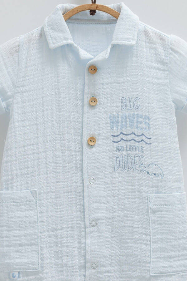 %100 PAMUK MÜSLİN KUMAŞ ERKEK BEBEK TULUMU ÇİFT CEP DETAYLI-Mavi - 4