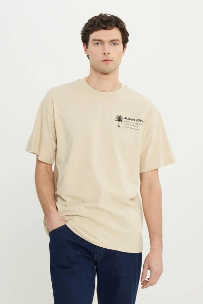Erkek Bej %100 Pamuk Oversize Fit Rahat Kesim Bisiklet Yaka Baskılı Tişört - 3