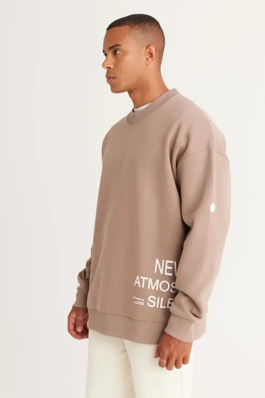Erkek Bej Oversize Fit Bol Kesim Içi Polarlı 3 Iplik Pamuklu Baskılı Sweatshirt-Bej - 4