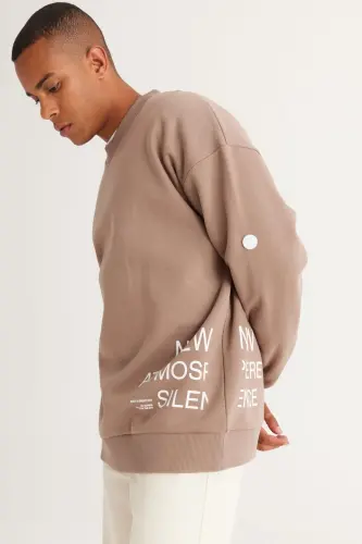 Erkek Bej Oversize Fit Bol Kesim Içi Polarlı 3 Iplik Pamuklu Baskılı Sweatshirt-Bej - 5