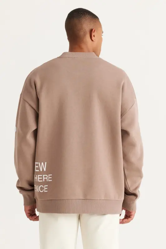 Erkek Bej Oversize Fit Bol Kesim Içi Polarlı 3 Iplik Pamuklu Baskılı Sweatshirt-Bej - 7