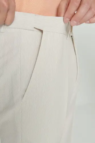 Erkek Bej Slim Fit Dar Kesim Kırışmaz Kumaş Gofre Desenli Beli Lastikli Pantolon - Bej - 5