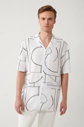 Erkek Beyaz %100 Viskon Apaj Yaka Baskılı Viskon Kısa Kollu Oversize Fit Gömlek A41Y2149 - Beyaz - AVVA (1)
