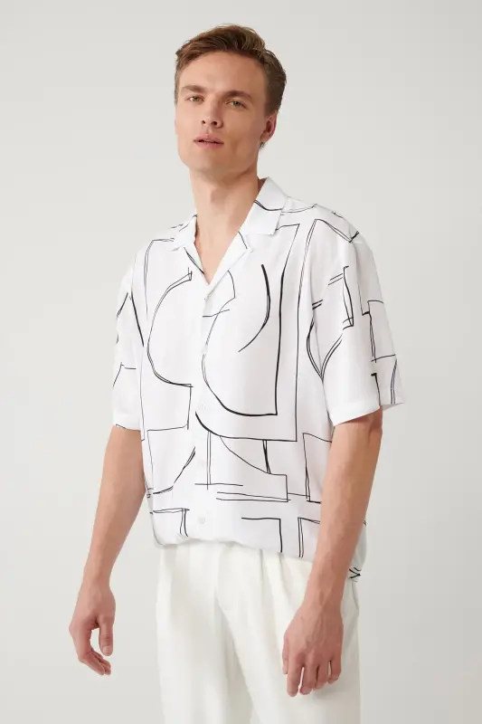 Erkek Beyaz %100 Viskon Apaj Yaka Baskılı Viskon Kısa Kollu Oversize Fit Gömlek A41Y2149 - Beyaz - 4