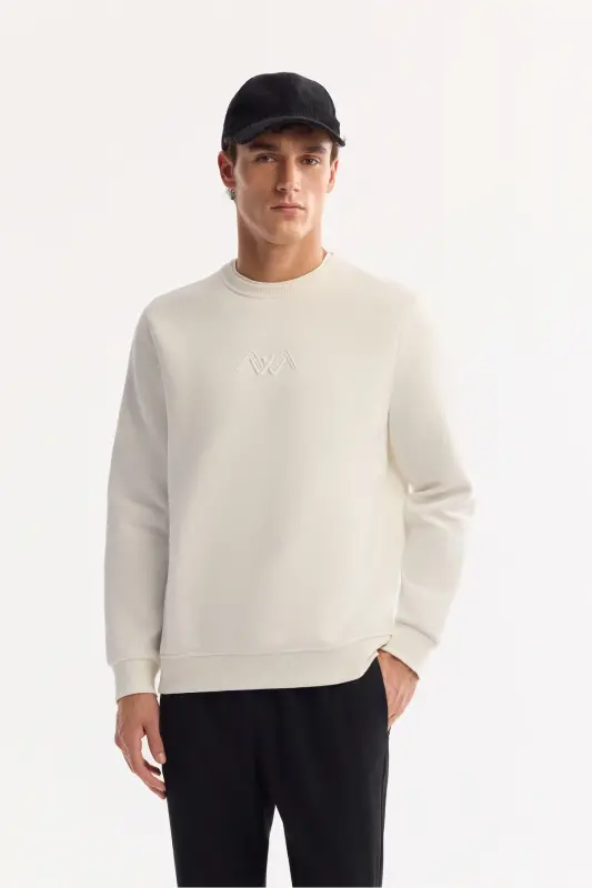 Erkek Beyaz Bisiklet Yaka Pamuklu Şardonlu Baskılı Regular Fit Sweatshirt B001033-Beyaz - AVVA