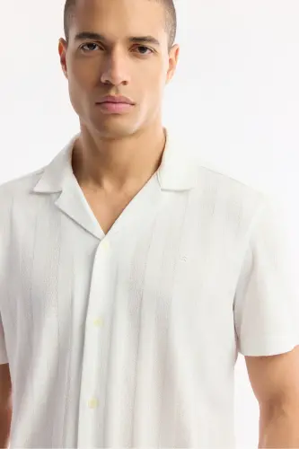 Erkek Beyaz Apaj Yaka Jakarlı Jersey Comfort Fit Gömlek A51Y2027 - Beyaz - 2