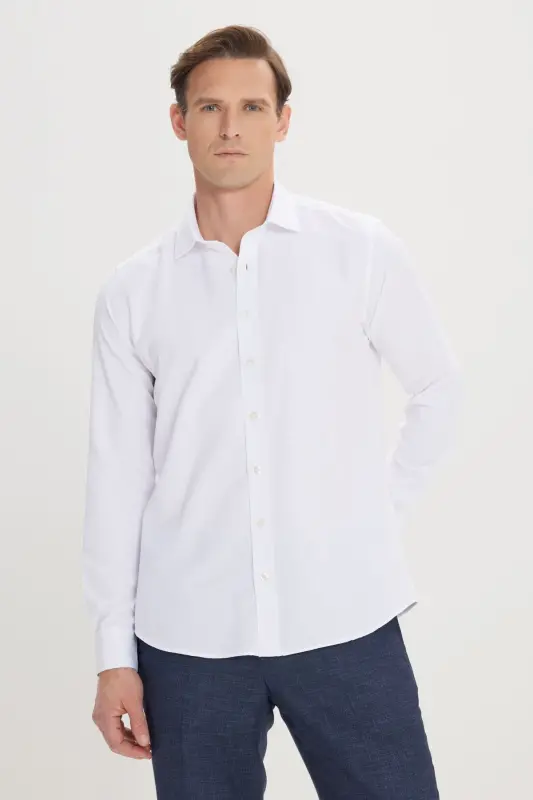 Erkek Beyaz Kolay Ütülenebilir Slim Fit Dar Kesim Pamuklu Klasik Yaka Armürlü Gömlek - KLASİK YAKA - 3