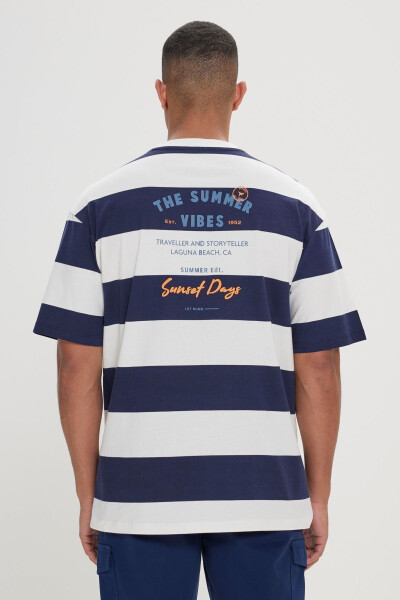 Erkek Beyaz-Lacivert Loose Fit Bol Kesim %100 Pamuk Çizgili Bisiklet Yaka Tişört - MODAZONE (1)