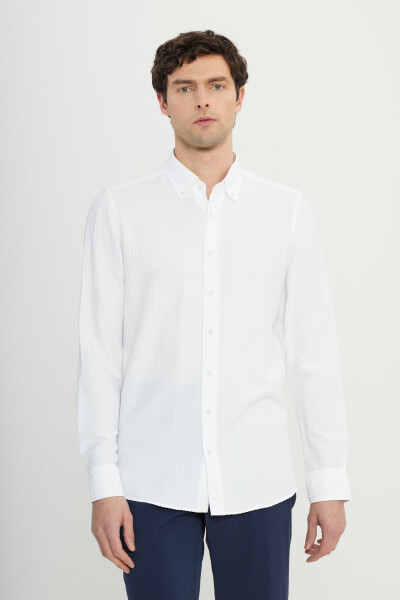 Erkek Beyaz Slim Fit Dar Kesim Düğmeli Yaka Armürlü Gofre Desenli Gömlek-Beyaz 