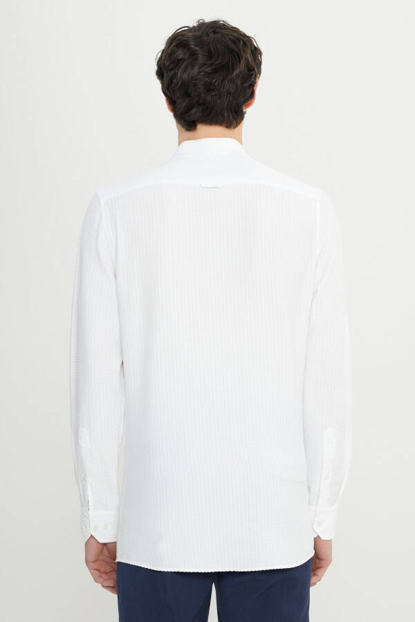 Erkek Beyaz Slim Fit Dar Kesim Düğmeli Yaka Armürlü Gofre Desenli Gömlek-Beyaz - 5