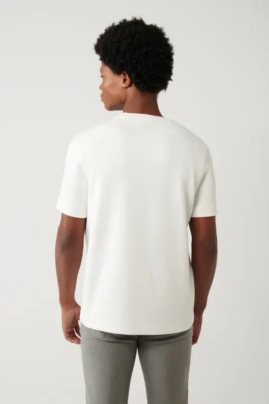 Erkek Beyaz Soft Touch Hologram Baskılı Bisiklet Yaka Regular Fit T-Shirt A41Y1335 - Beyaz - 4