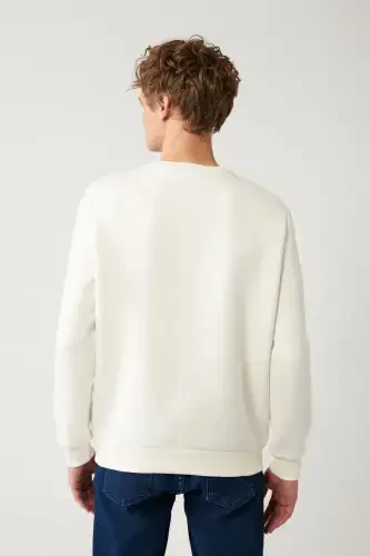 Erkek Beyaz Bisiklet Yaka 3 İplik Şardonlu Pamuklu Sweatshirt E001017-Beyaz - 4