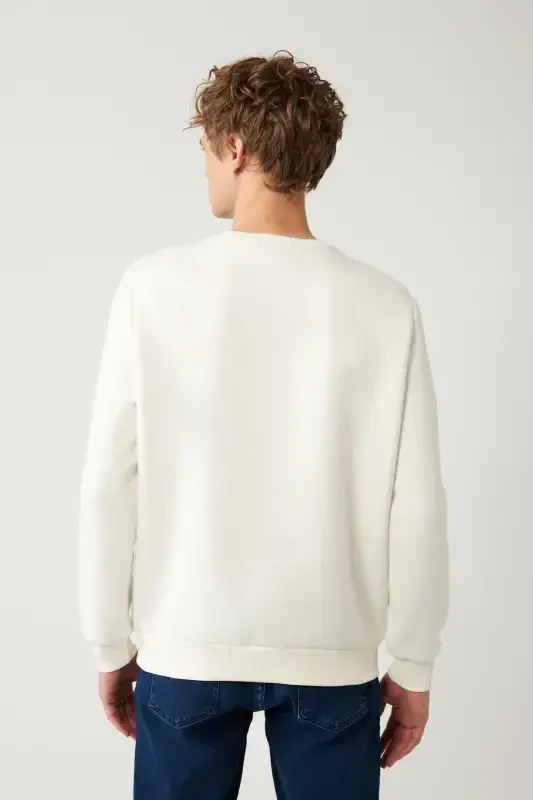 Erkek Beyaz Bisiklet Yaka 3 İplik Şardonlu Pamuklu Sweatshirt E001017-Beyaz - 4