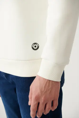 Erkek Beyaz Şardonlu Kumaş Bisiklet Yaka Basic Sweatshirt E001017 - Beyaz - 5