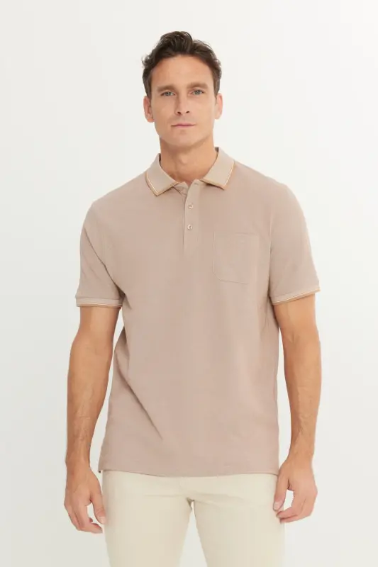 Erkek Çekmeyen Pamuklu Kumaş Comfort Fit Rahat Kesim Vizon Kıvrılmaz Polo Yaka Cepli Tişört-Vizon - MODAZONE