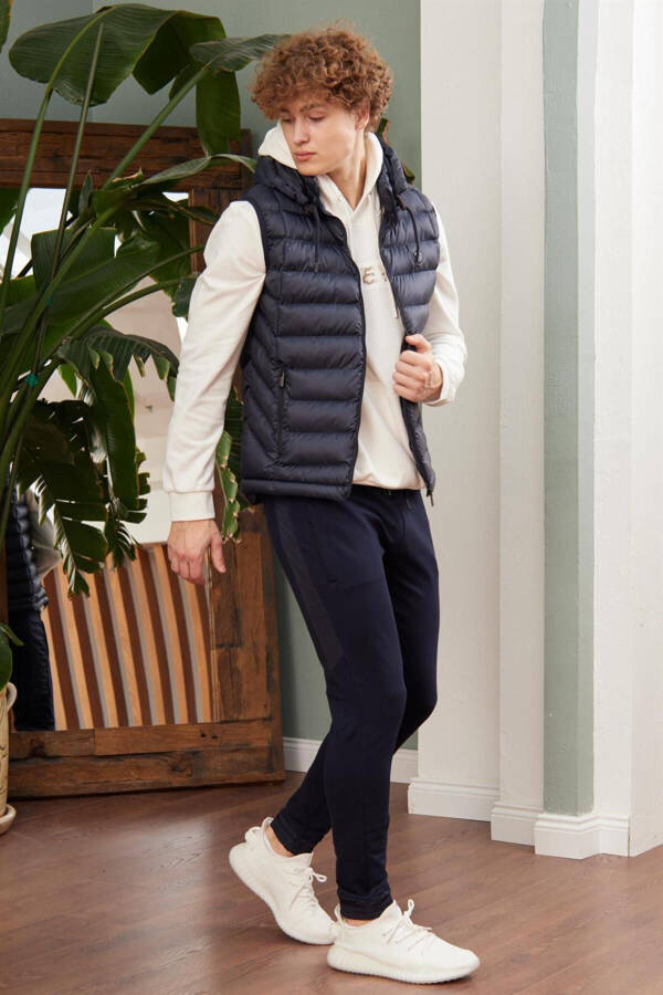 Erkek Çıkarılabilir Kapüşonlu Standart Kalıp Şişme Yelek Lacivert-Lacivert - 1