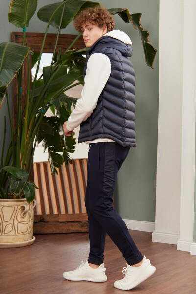 Erkek Çıkarılabilir Kapüşonlu Standart Kalıp Şişme Yelek Lacivert-Lacivert - 7