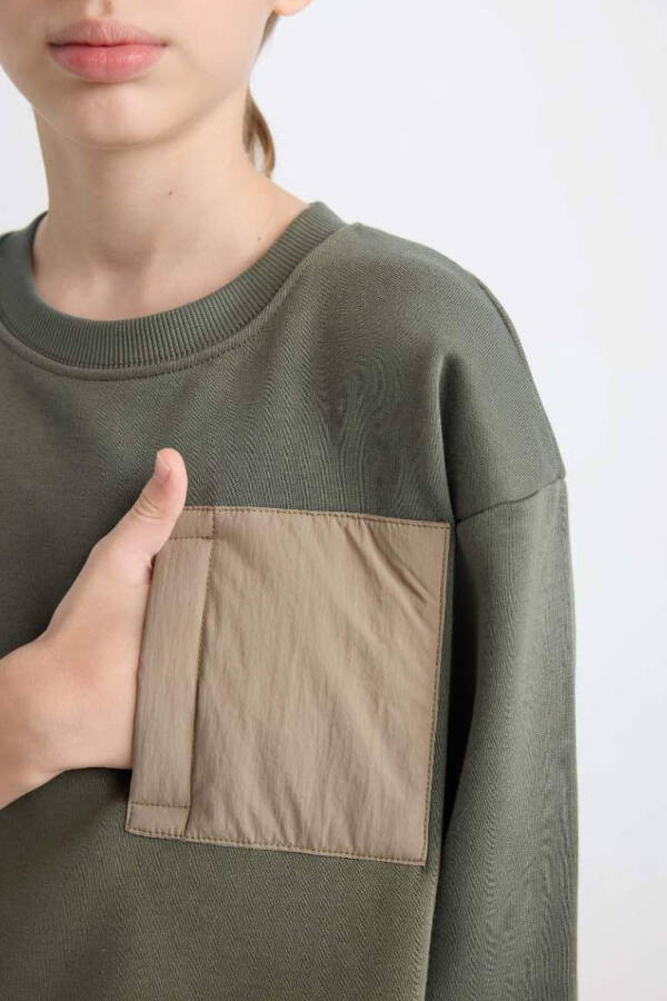 Erkek Çocuk Oversize Geniş Kalıp Bisiklet Yaka Sweatshirt Açık Haki - 9