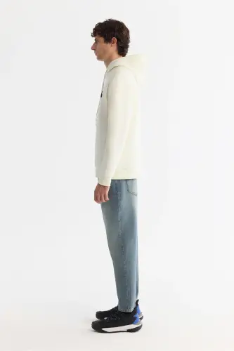 Erkek Ekru Kapüşonlu 3 İplik Şardonlu Baskılı Regular Fit Sweatshirt A42Y1222 - Ekru - 4