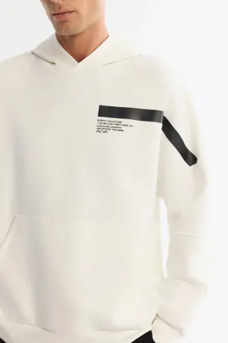 Erkek Ekru Kapüşonlu Pamuklu Baskılı Elastan Oversize Fit Sweatshirt A42Y1289 - Ekru - AVVA (1)