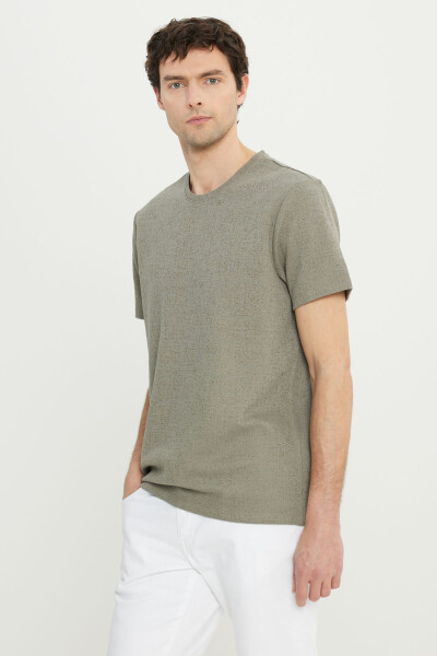 Erkek Haki Pamuklu Slim Fit Dar Kesim Bisiklet Yaka Jakarlı Esnek Tişört - Haki - 3